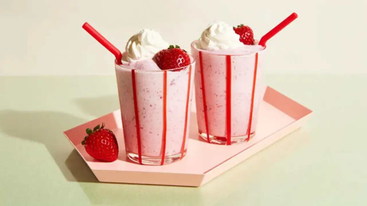 en kolay yaz icecegi cilekli milkshake tarifi nasil yapilir 1715870560 6699