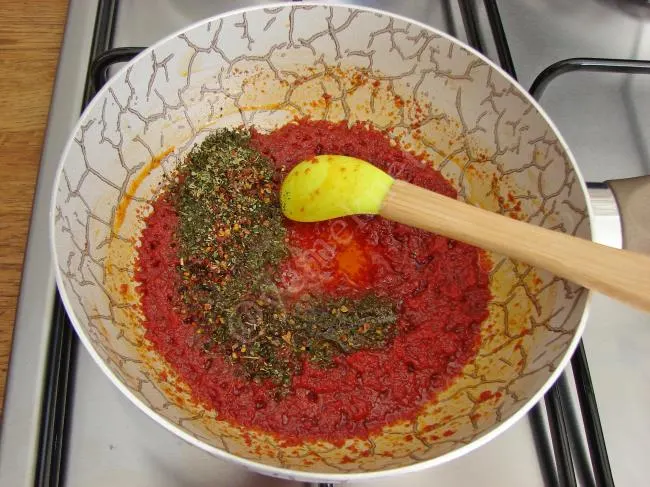 manti sosu resimli yemek tarifi(6)