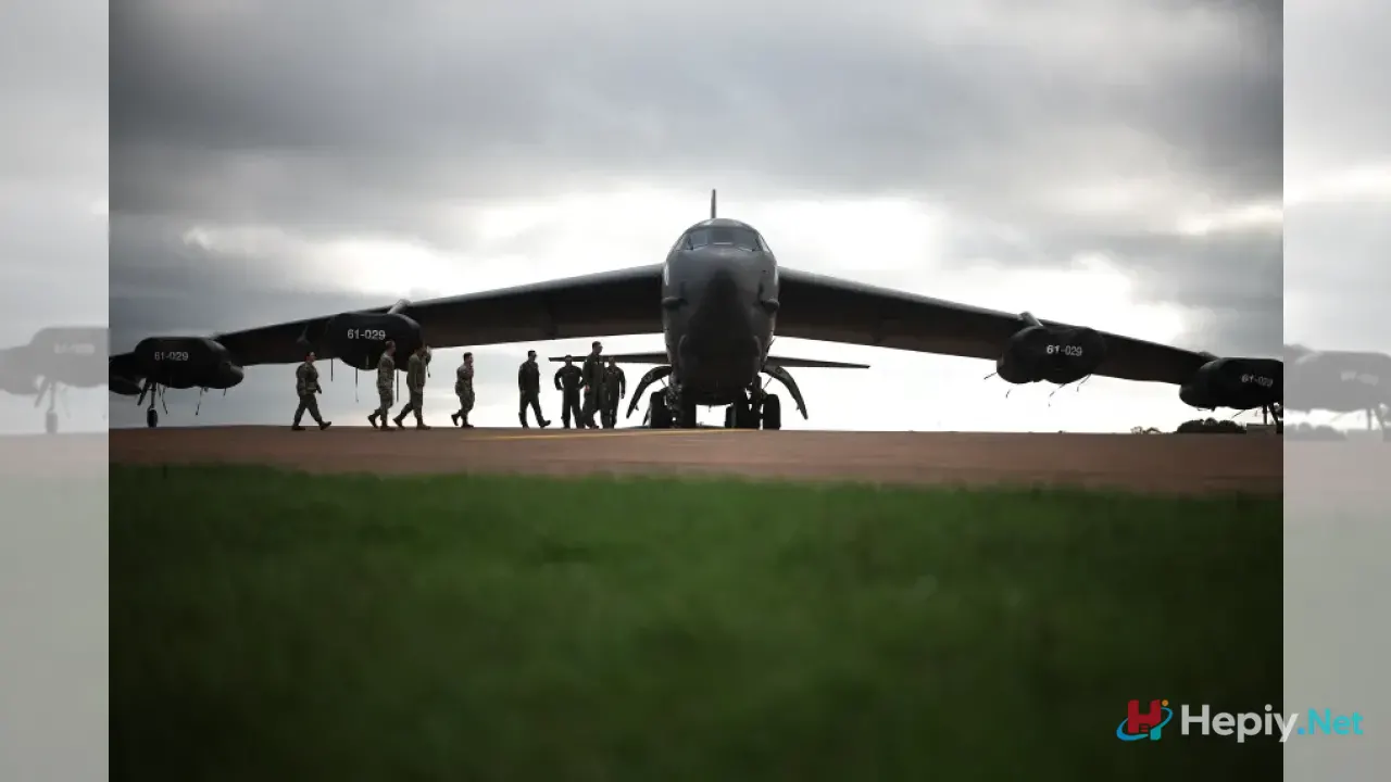 Son Dakika: B-52 Bombardıman Uçağı Kaliforniya'daki Edwards Hava Kuvvetleri Üssü'nden Kalkışından Kısa Süre Sonra Düştü!