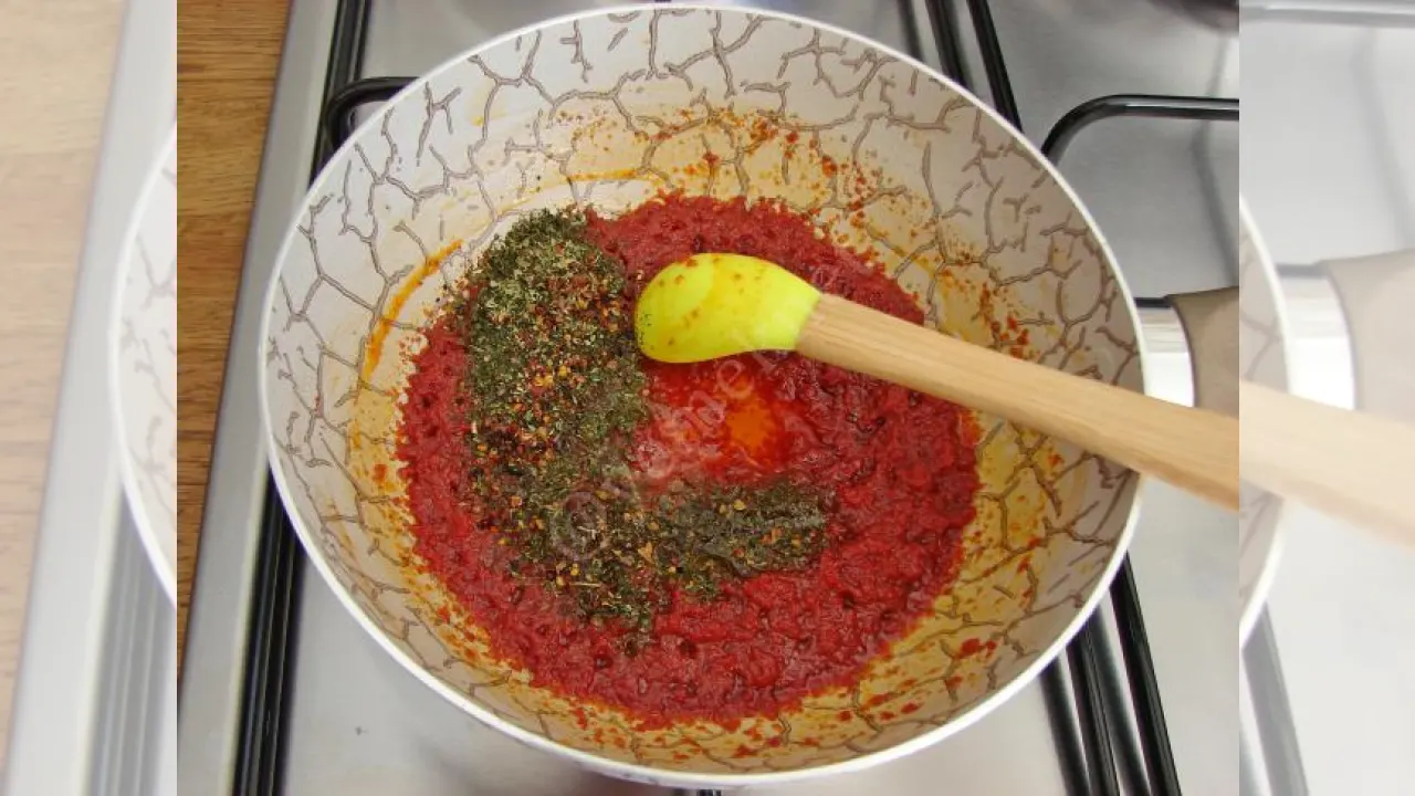 Adım Adım Enfes Mantı Sosu Nasıl Yapılır Salçalı?