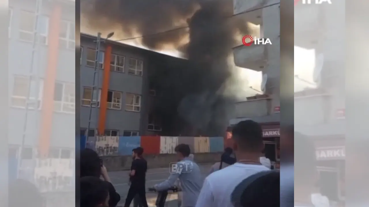 İstanbul Esenyurt'ta Korkutan İlkokul Yangını, Dış Cephe Zarar Gördü, Ekipler Hızla Söndürdü