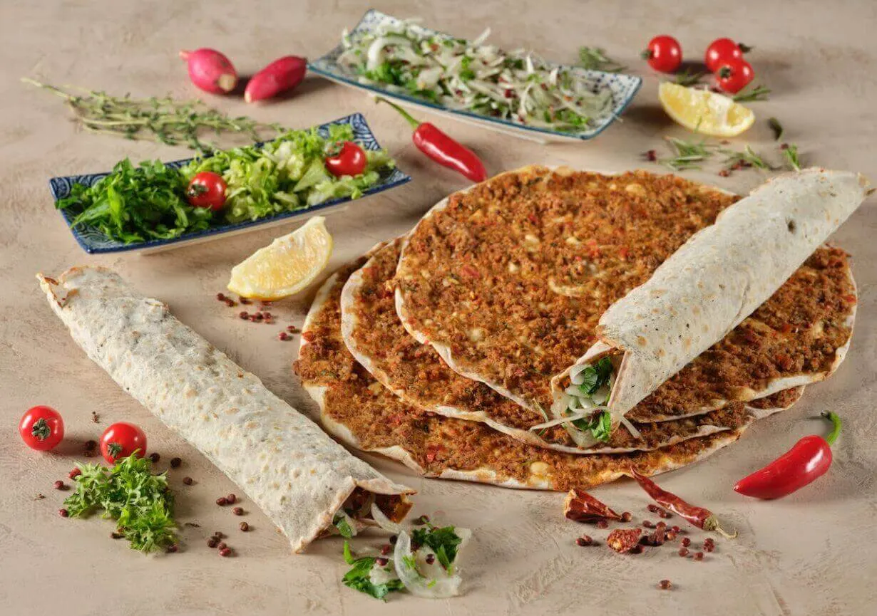 evde lahmacun yapimi