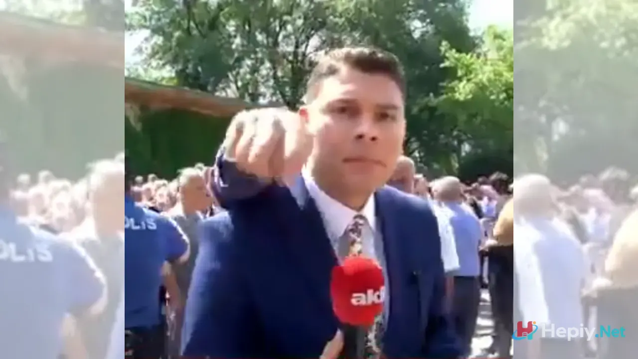 Akit TV Canlı Yayınında Kameralara Orta Parmak Hareketi Video