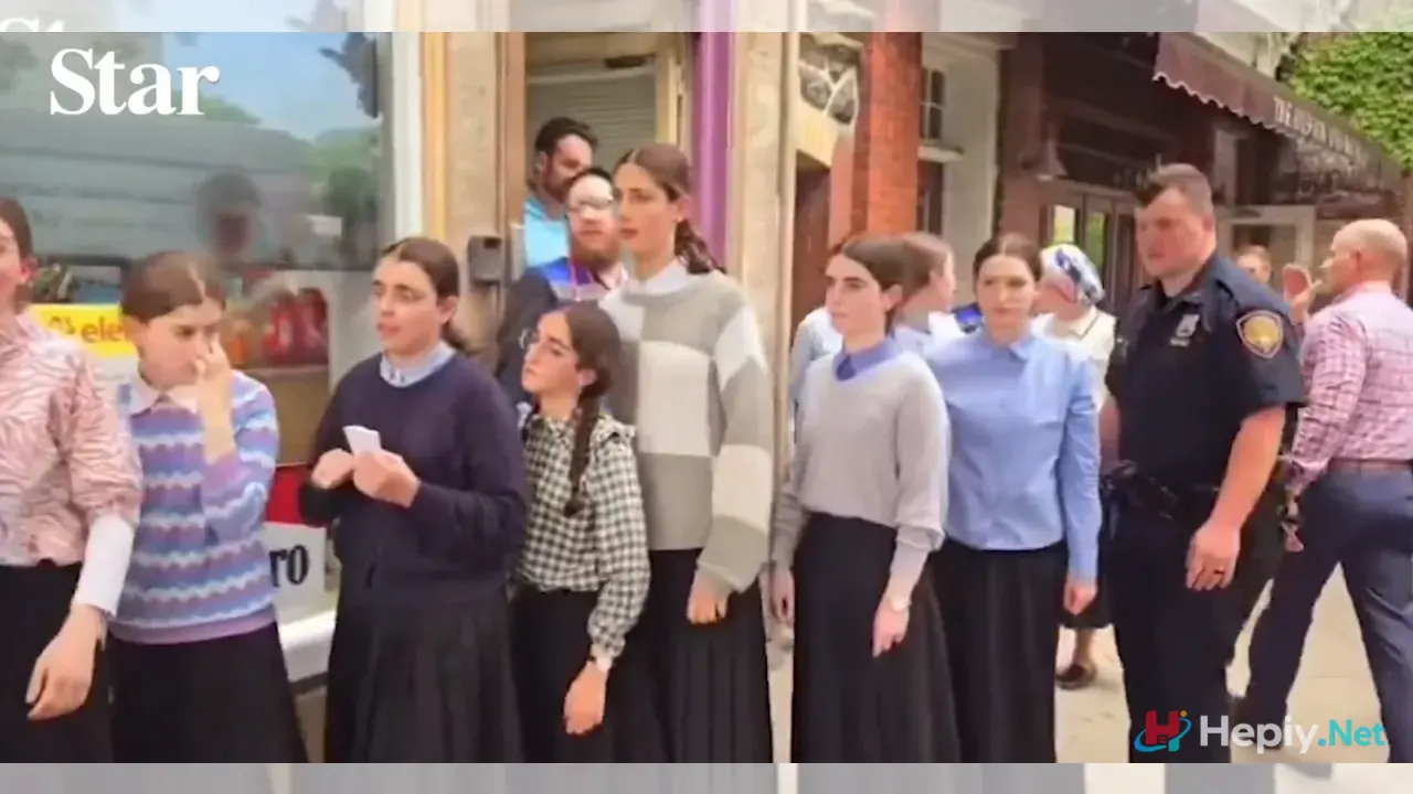 New York'ta bir Yahudi okulunda okuyan 71 kız çocuğu kurtarıldı
